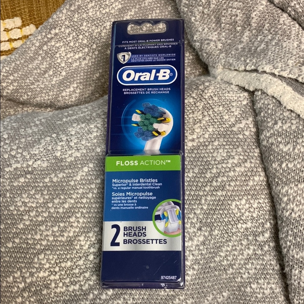NIB Oral-B Floss Action Replacement Brush Heads 2 count